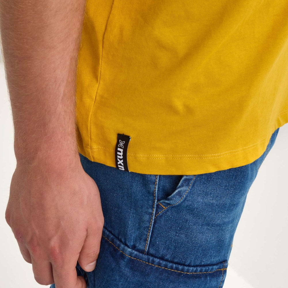 Camiseta MUNICH Anyone streetwear hombre de algodón orgánico mostaza - AMARILLO