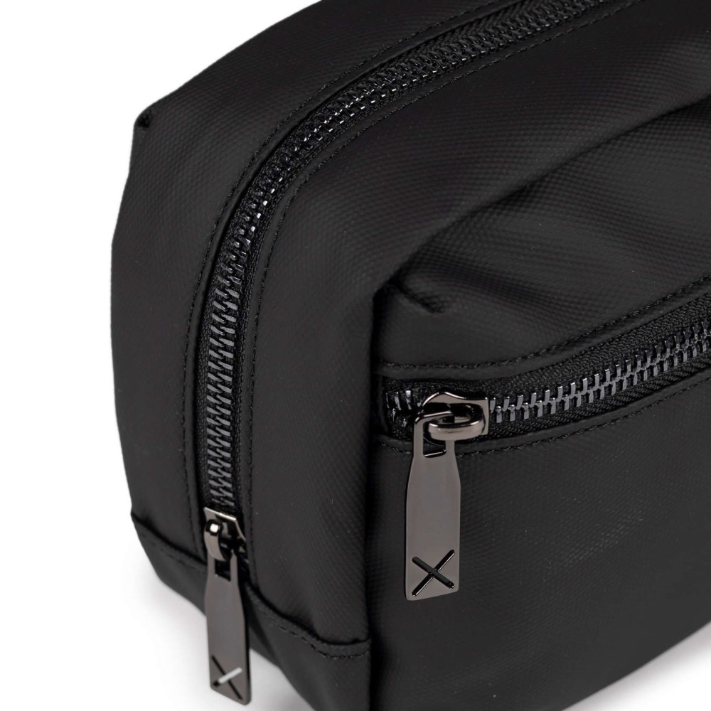 PEAK RECYCLED FW25 TOILETRY C/BLACK - NEGRO