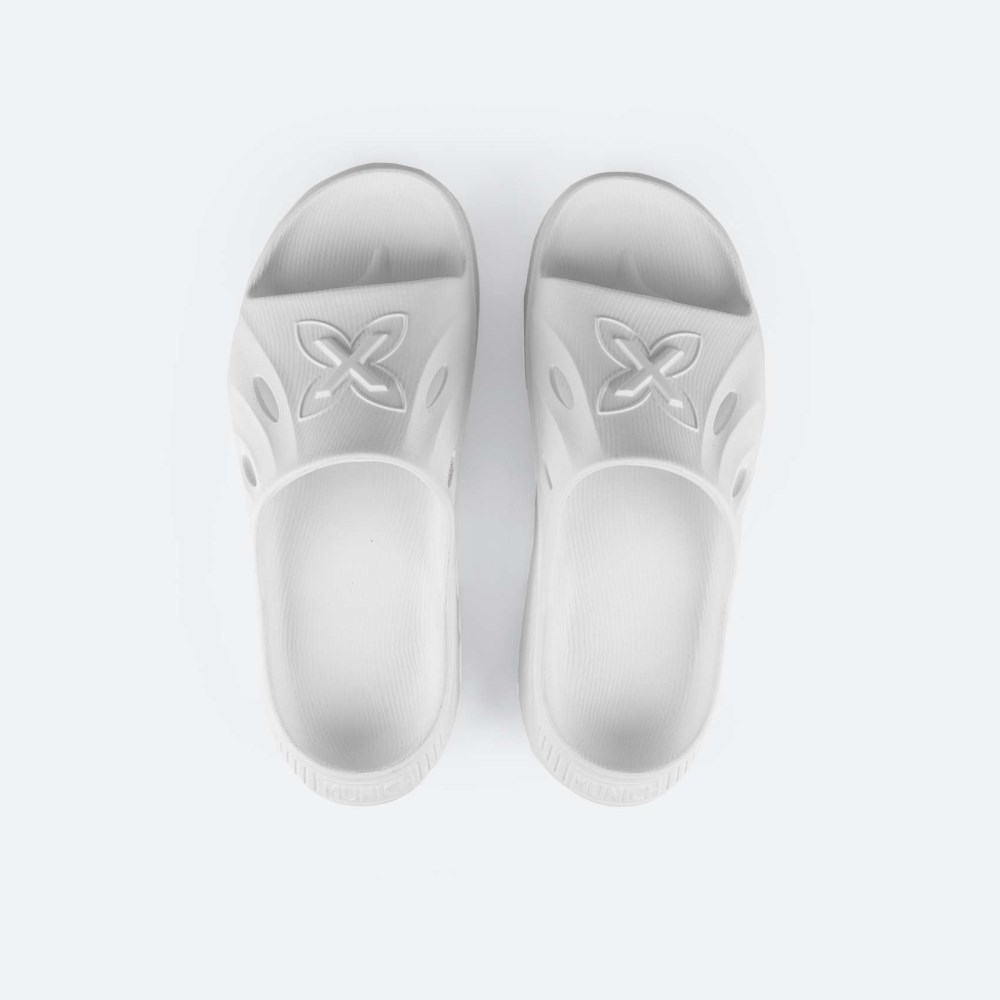 MUNICH SAURA 03 - https:\/\/www.munichsports.com\/cdnassets\/etiquetas\/white.jpg