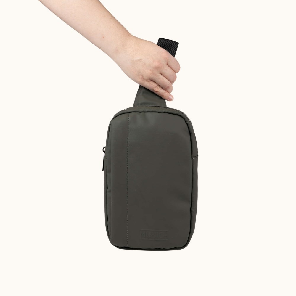 PEAK RECYCLED FW25 CROSSBODY BACKPACK C/KHAKI - VERDE